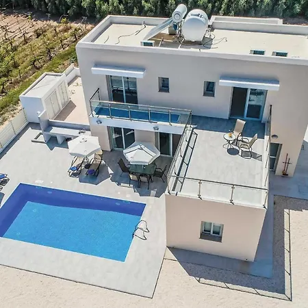 Demitrios Vine Villa
