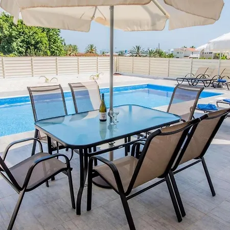 Villa Demitrios Vine Coral Bay